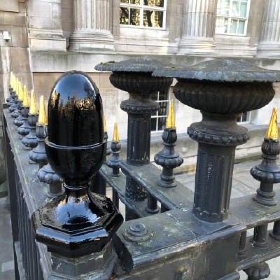 Repairs to cast iron gate finial and redecoration at The British Museum 